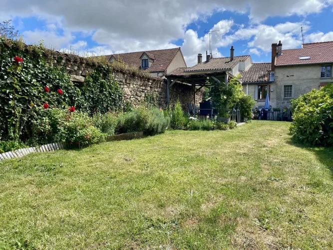 Charming Townhouse in Le Dorat with Superb Views and a Garden photo 2