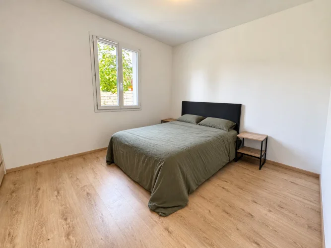 Recent Single-Storey House in Étaules photo 4