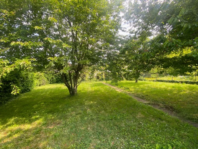 Toucy, Old House of 72 m² with a Garden and Adjoining Land, Buildable (not Serviced) with photo 2