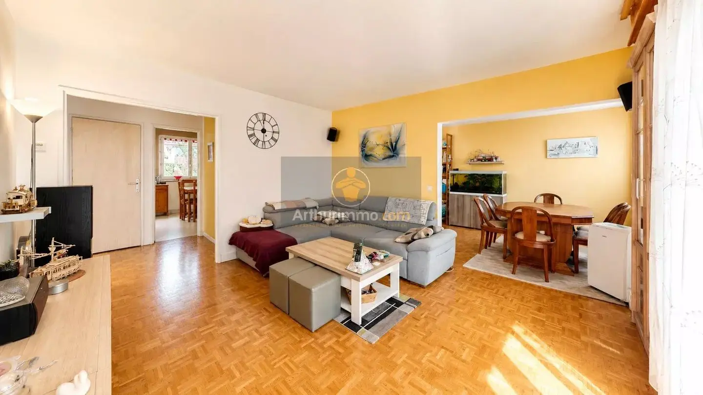 Apartment for sale in Verneuil-sur-Seine — 3 bedrooms, 93 m² photo 3