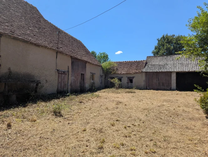 Charming 2-Bed Cottages Plus Outbuildings in the Heart of the Indre photo 2