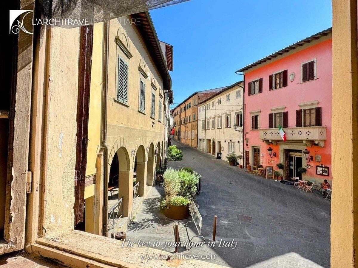 Property in Montopoli In Val D Arno photo 2