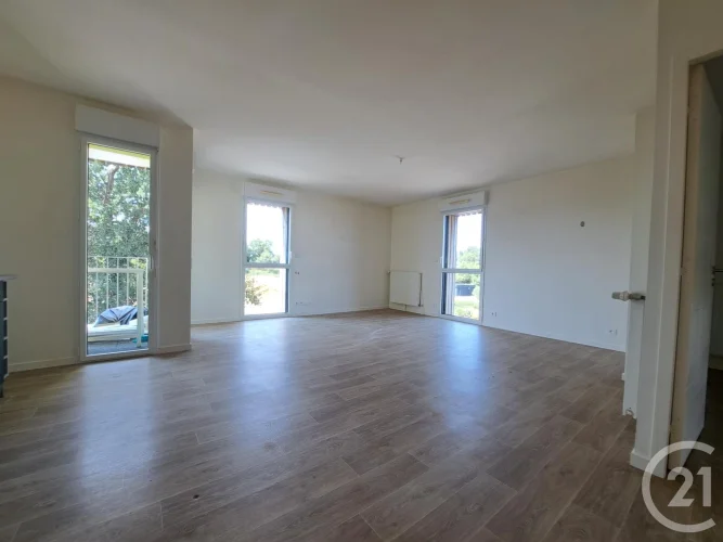 3-Room Apartment in Saint-Avé Town Center with Balcony and Parking photo 3