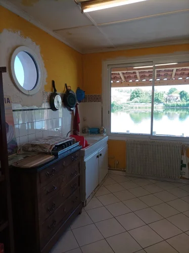 For Fishing Enthusiasts, a Lovely House by the River. photo 5