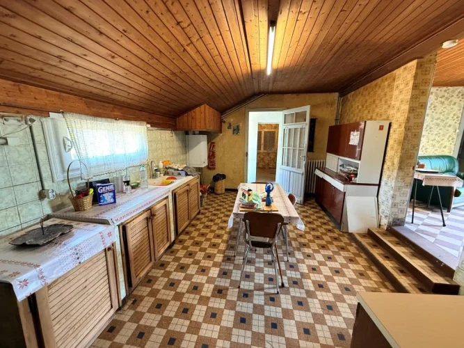 St Savin Single-Storey House 400m from Shops photo 2