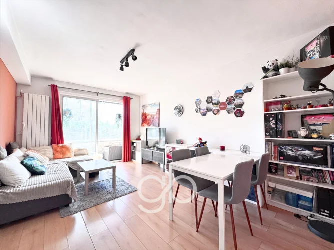 For Sale - 2-Bedroom Apartment 61 sqm with Veranda and Parking - Montpellier Antigone