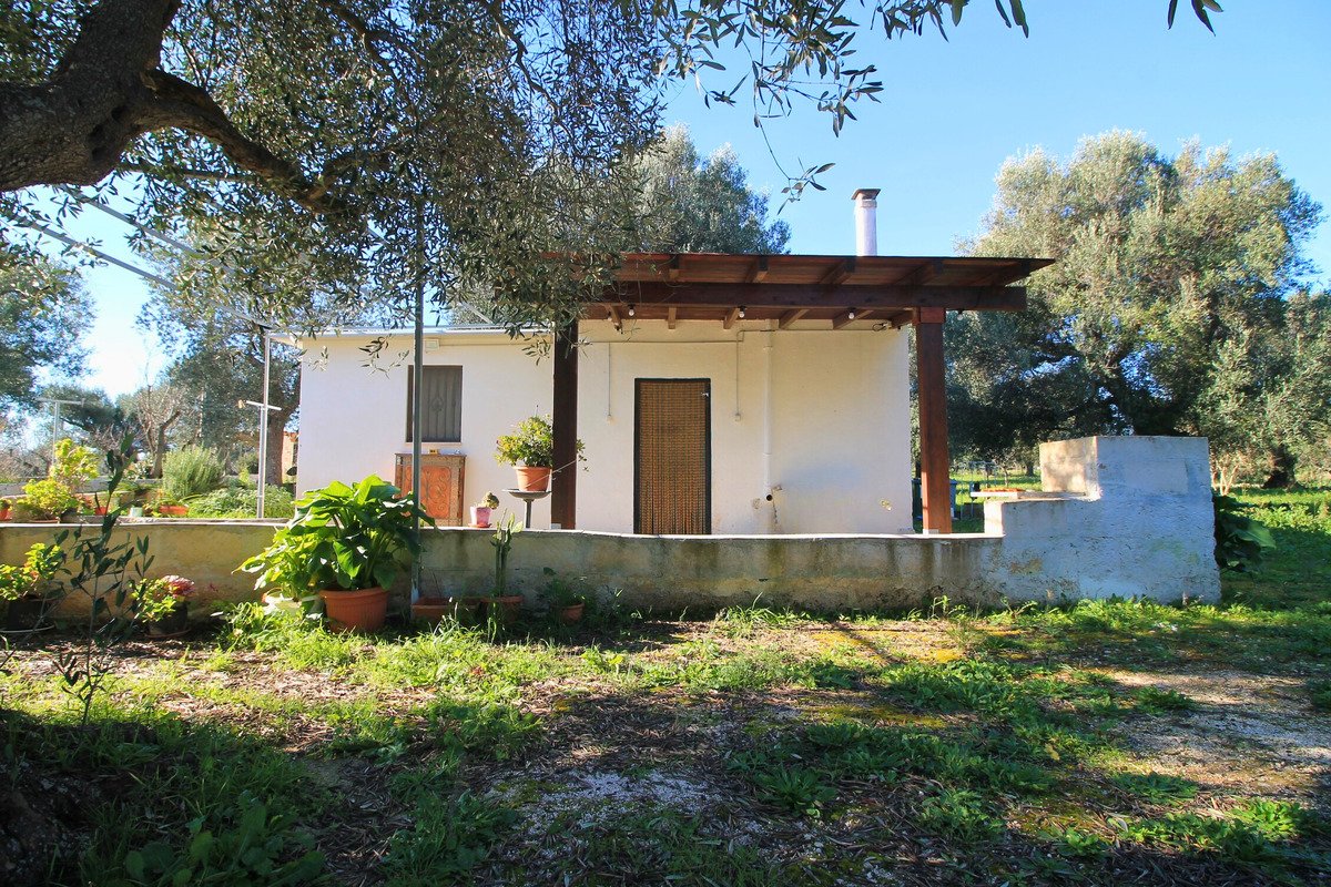Property in Ostuni photo 2