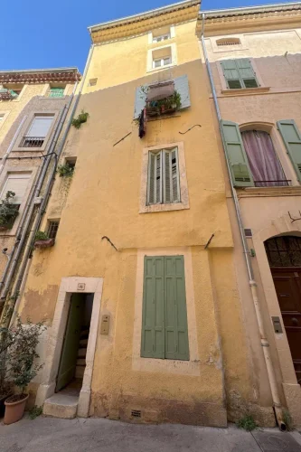 Multi-Unit Building of 110 m² in the Heart of Apt