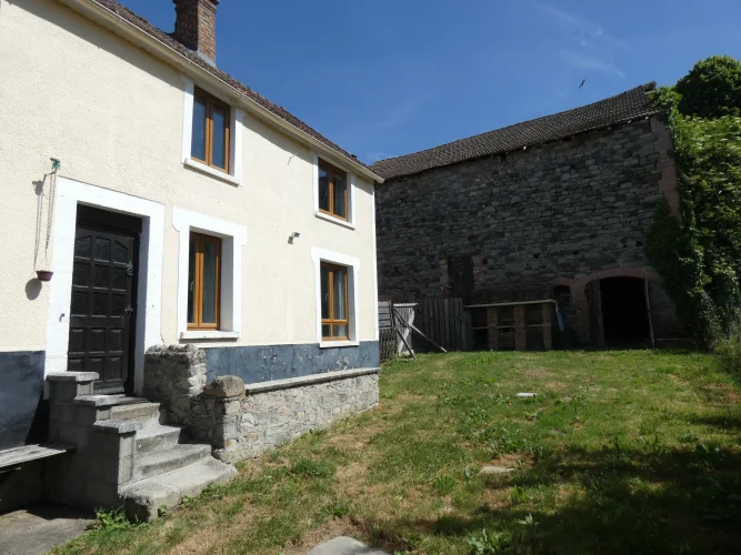 A Two Bedroom House in Habitable Order with Barn and Garden photo 2
