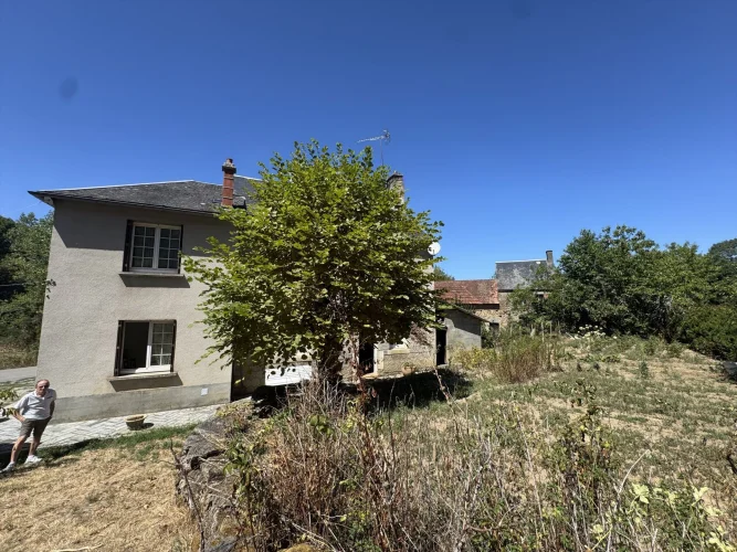 Property with House, Outbuilding, and more than 10,000 m² of Land photo 5