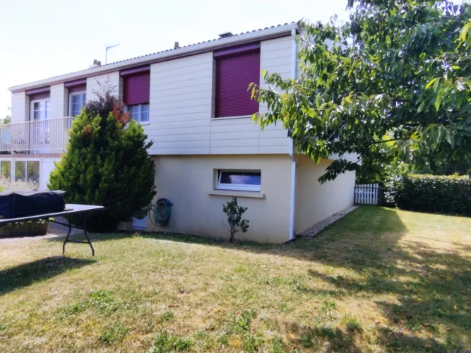 House with Basement, 3 Bedrooms, Fenced Plot of 840 m²