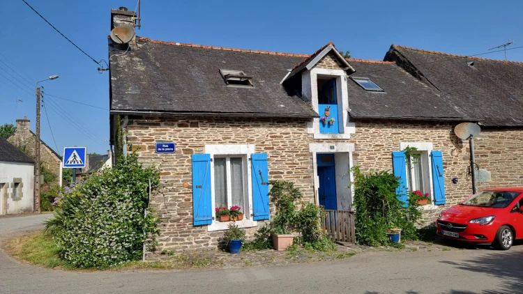 Cotes D'armor, Near Bon Repos, Charming 2-Bed Semi-Detached Home, Great Potential