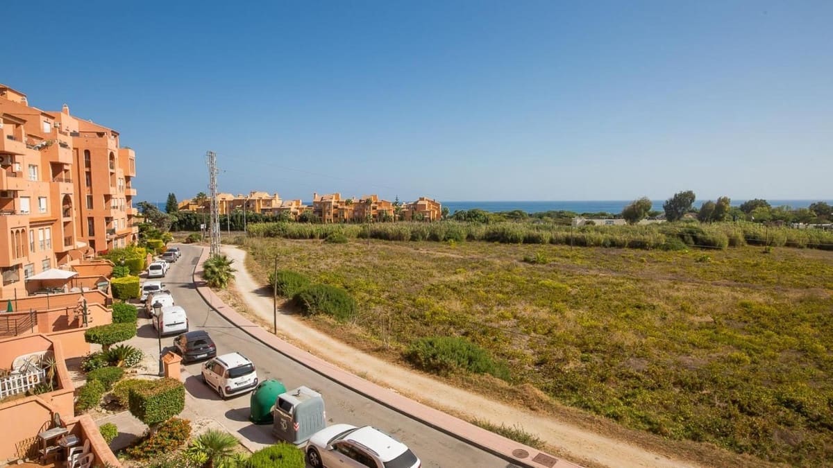 Apartment for sale in La Duquesa / Puerto de la Duquesa, Manilva, Málaga photo 2