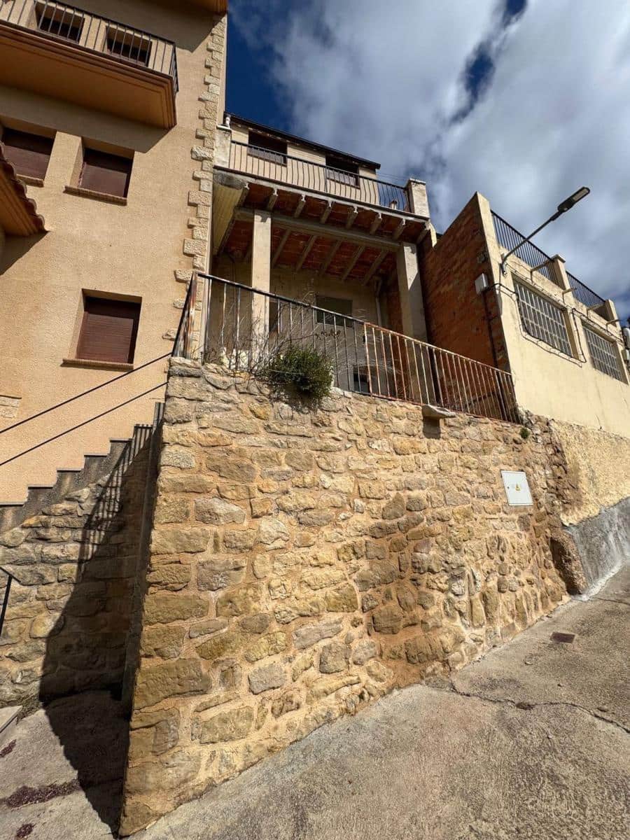 Townhouse for sale in Torre del Compte, Teruel