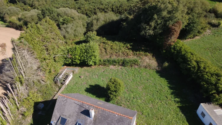 Finistère: Near Morlaix. Three Bed House of 130 m² with Workshop and 2.858 m² Garden, 30 Minutes from the Coast. photo 3