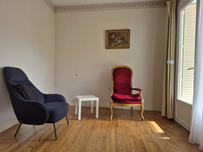 For Sale in Auch, 3-Room Apartment with Garage photo 2