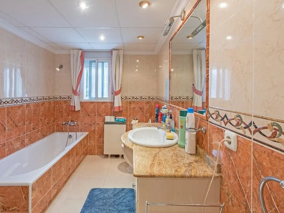 Homes Overseas photo 2