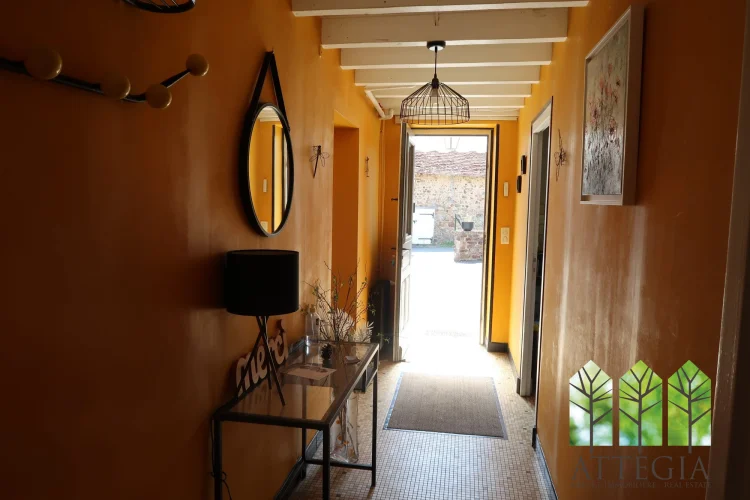 Beautiful House Readily Habitable in the 3 Lakes Area photo 3