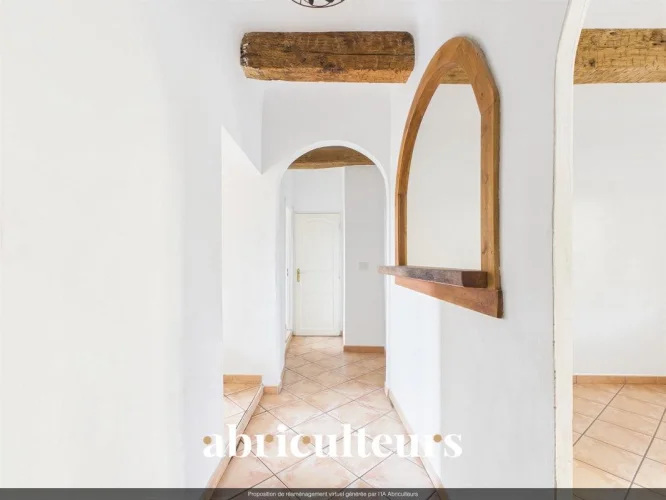 Opportunity at the Heart of Callian – 3 Bright Rooms – 40 m² Arched Vaulted Cellar photo 3