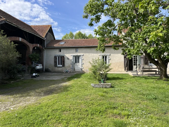 Village House with Outbuildings in Sarriac-Bigorre (65140)