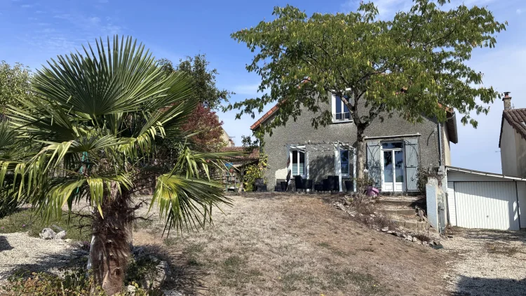 Large Village House, 5 Bedrooms and a Pool!