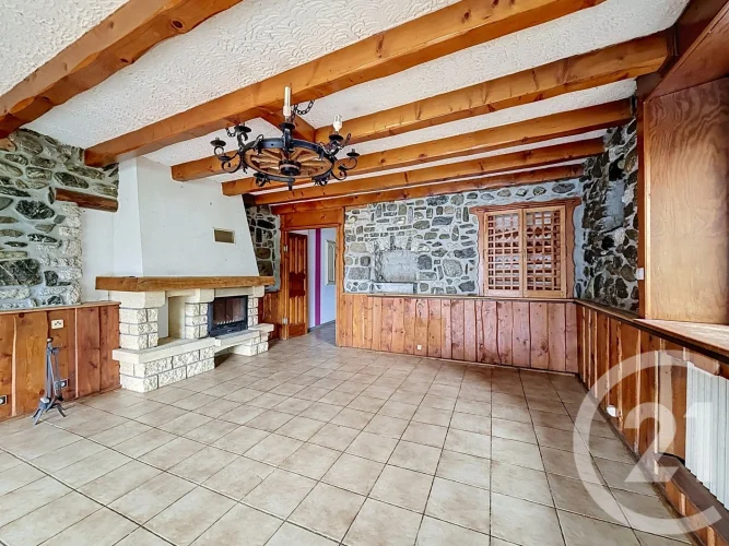 97 m² Apartment to Renovate South-Facing in the Heart of Taninges, Discover this Spacious 97 m² photo 4