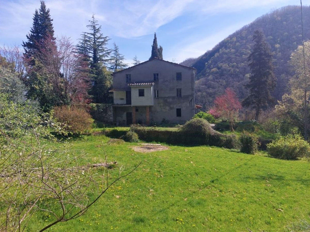 3 bedrooms farmhouse, 280 m² Borgo a Mozzano, Lucca (province) photo 2