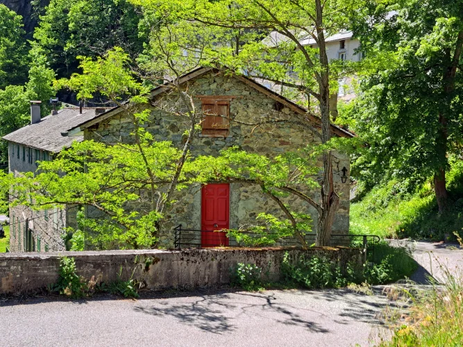 Stone House, 168 m², 11 Rooms, Terrace and Land in Carcanière photo 2