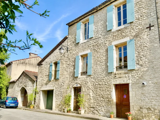 Lot - Near Prayssac Village House, 3 Bedrooms, 2 Bathrooms,, Large Terrace,Ourtyard Garden and Garage