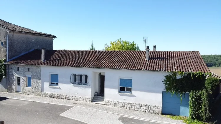 Village House of 138 m² to Renovate with its Garden of Approximately 350 m²