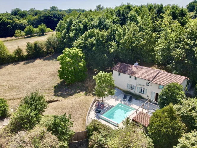 A Peaceful Haven Surrounded by Nature – Heated Pool, Privacy and Beautiful Countryside Views