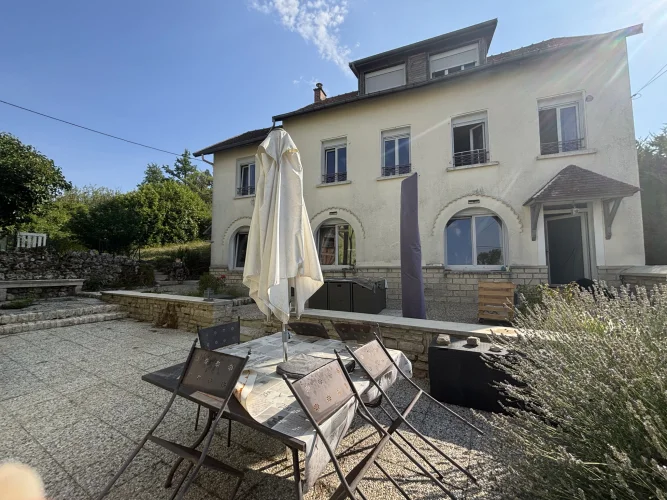 250 m² Family Home in the Heart of the Burgundy Vineyard photo 2