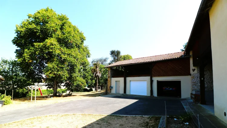 Very Beautiful Village House Completely Renovated on a Wooded Plot, Large Outbuildings, 2297m² of Land photo 3