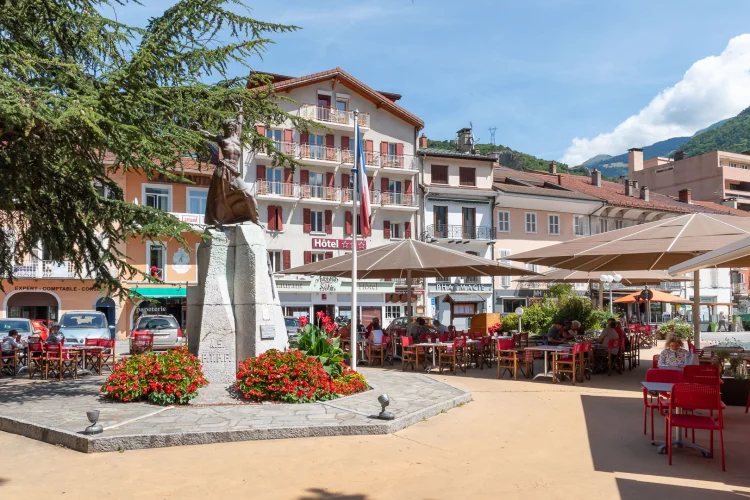 Charming 2-Bedroom Apartment a Stone's Throw from the Centre of Moût photo 4