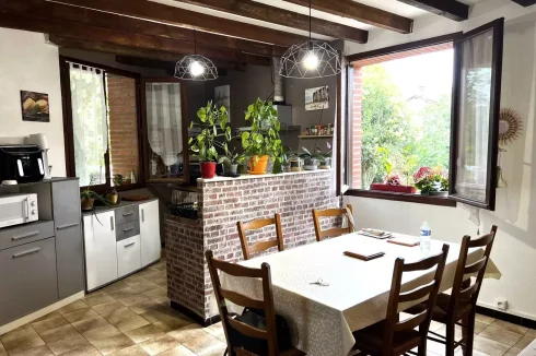Charming Town-Centre House with Large Wooded Garden & Garage in L'isle-En-Dodon photo 4