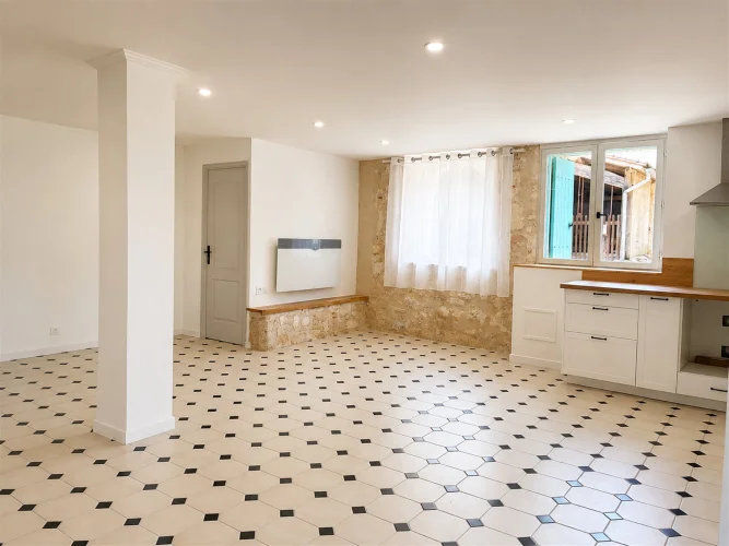 Charming, Fully Renovated House in the Heart of Fonroque – a Blend of Character and Modernity photo 3