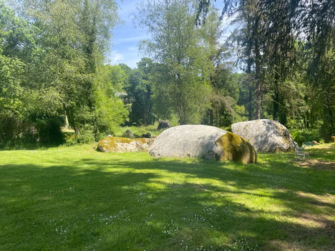 Finistère: Huelgoat. Charming 3 Bed, 2 Bath Renovated Cottage with Land and Gite Potential. photo 3