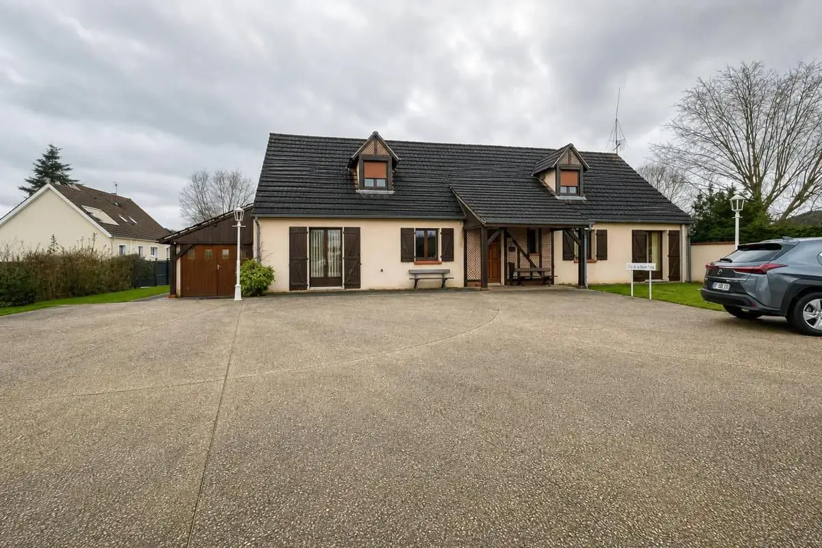 House for sale in Chatillon Coligny — 2 bedrooms, 205 m²