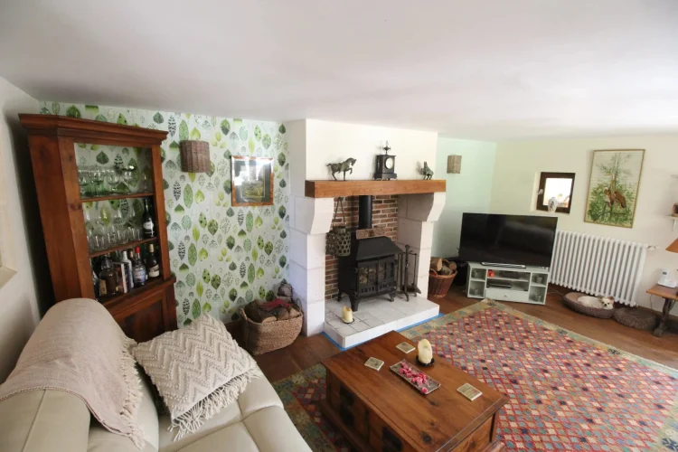 Four Bedroom Detached House with Barn, Heated Pool and Garden with Views. photo 4