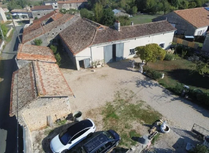 3 Bed House for Sale in Blanzay photo 2