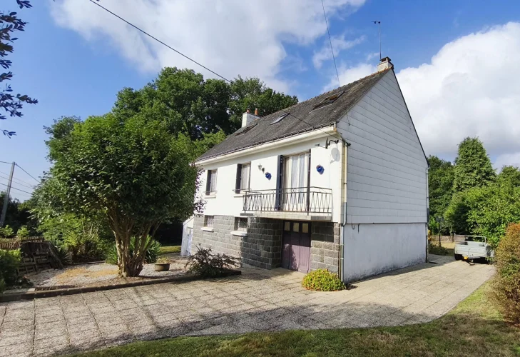Morbihan, Locmalo, Detached Four Bedroom Property with Integral Garage and Cellar