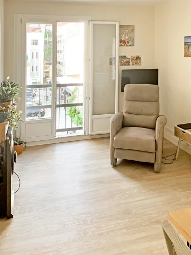 Clean, Updated Two Bedroom Apartment with Elevator and Lovely Views photo 2