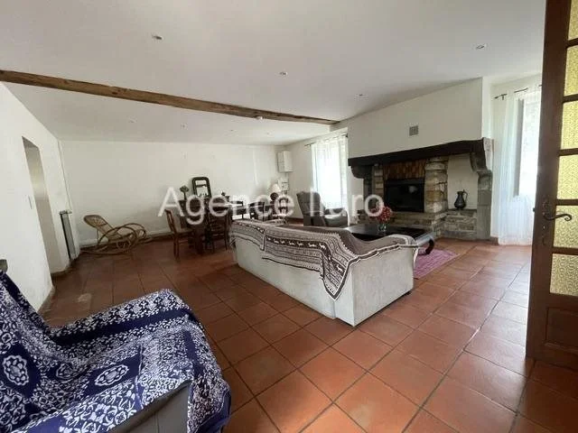 Proximite Oloron - Large Stone Country House with Courtyard, Garden and Garage in the Character of the Old photo 4