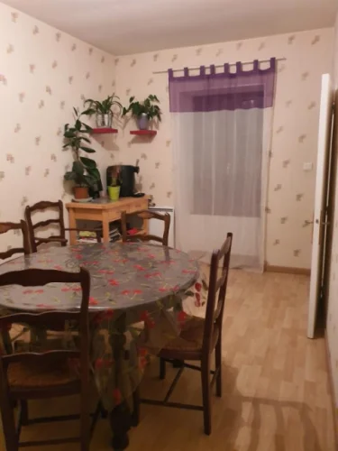 4-Bedroom House with Garage, no Garden photo 4