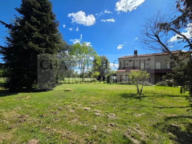 House and Barn on over 6000 m² of Land photo 2