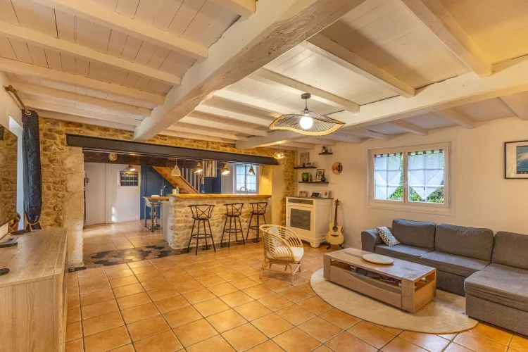 Renovated Charentaise House 123 m², with Garden and Dependencies photo 4