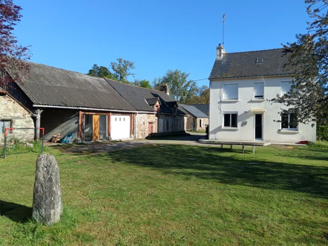 Renovated 3-Bed House with Stone Longère to Renovate for Gîte Potential, Saint-Aignan
