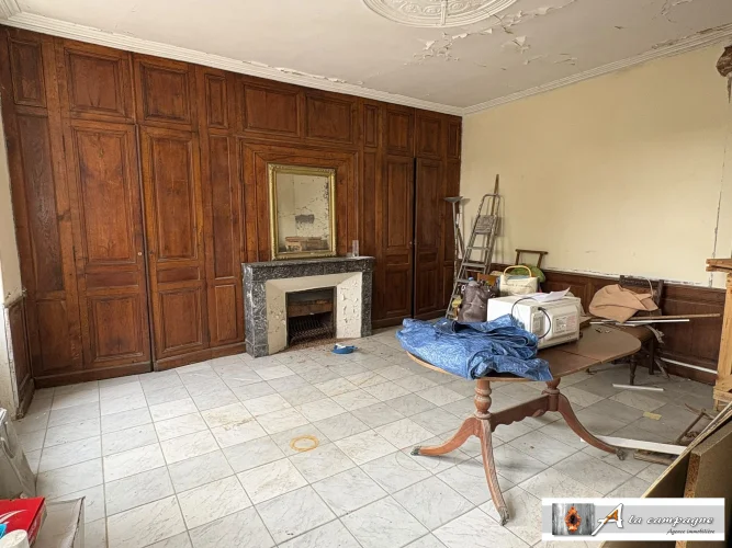 Large Building with Great Potential and a Separate Garden photo 3