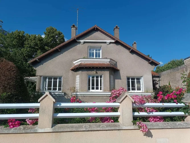 Character House, 225 m² – Wooded Grounds, 3,000 m², Near Montmorillon