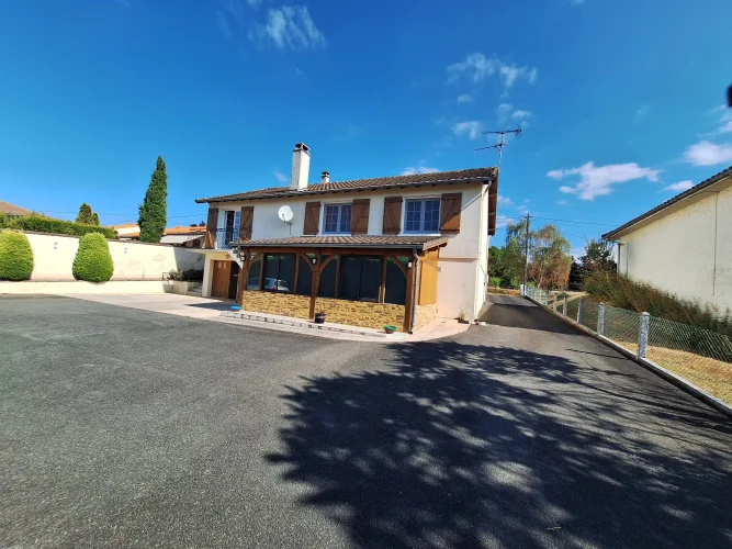 Beautifully Presented Property with Revenue Potential